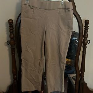 Khaki capris pull on Size 8